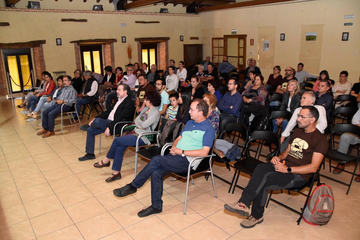 Asistentes a las conferencias de las IV Jornadas de la asociación “Amigos del Castro de Irueña”.