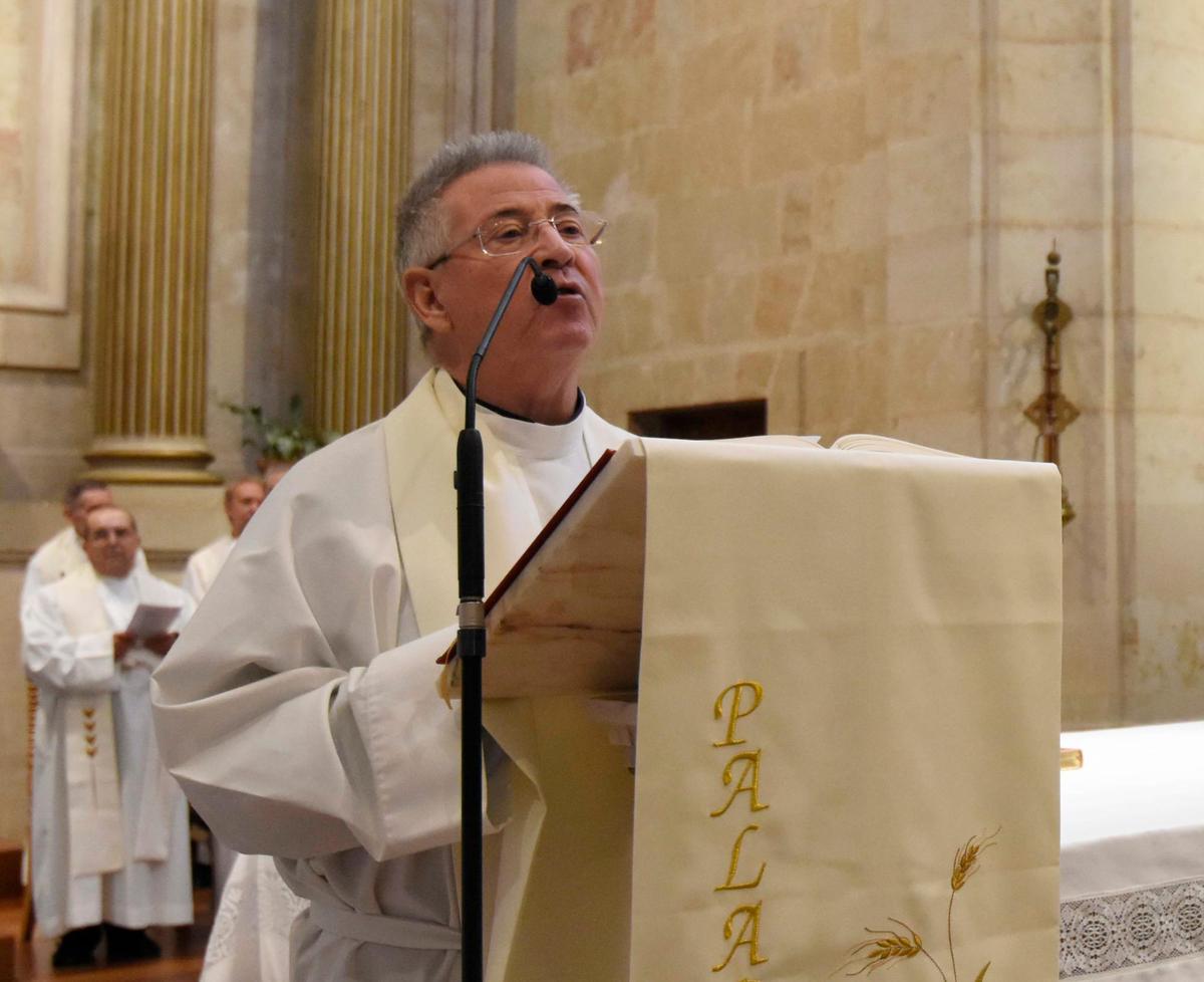 Hilario Almeida, durante una celebración eucarística