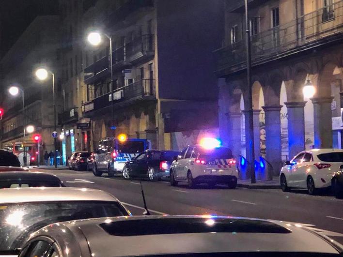 La Policía atendiendo una urgencia en la Gran Vía