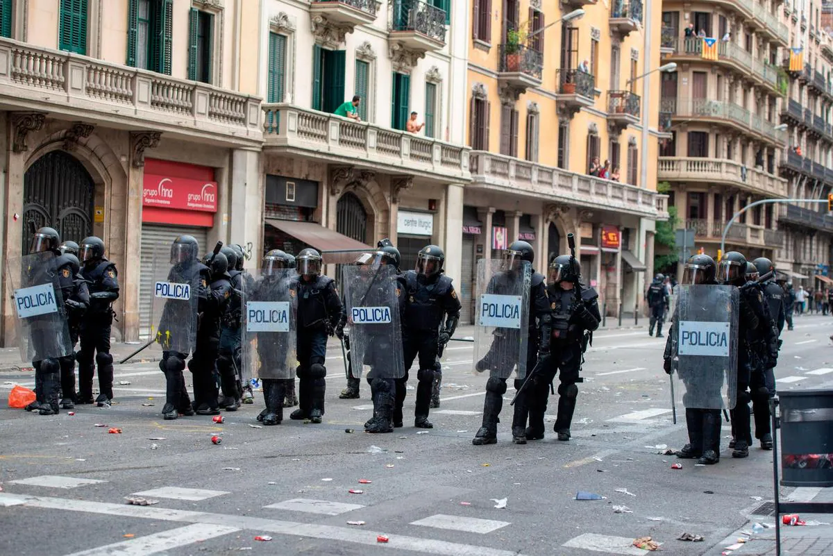 Agentes antidisturbios de la Policía Nacional en una de las manifestaciones de Barcelona.