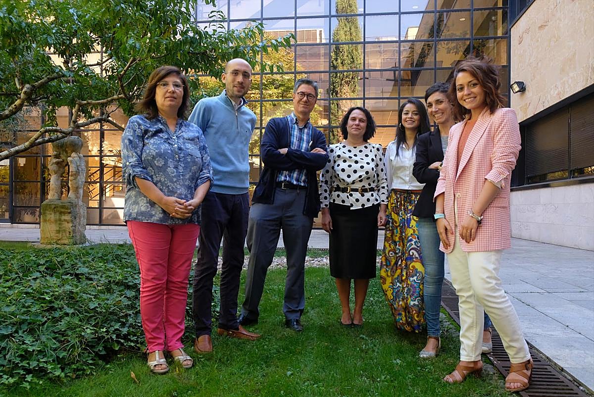 De izquierda a derecha: Isabel Gallego, Ignacio Requejo, Julio Pindado, Isabel García Sánchez (directora del grupo), María Victoria Uribe, Beatriz Cuadrado y Jennifer Martínez, integrantes del grupo de investigación GobSal-Gobierno Corporativo, Finanzas de la Empresa y Sistemas de Información de la Universidad de Salamanca.