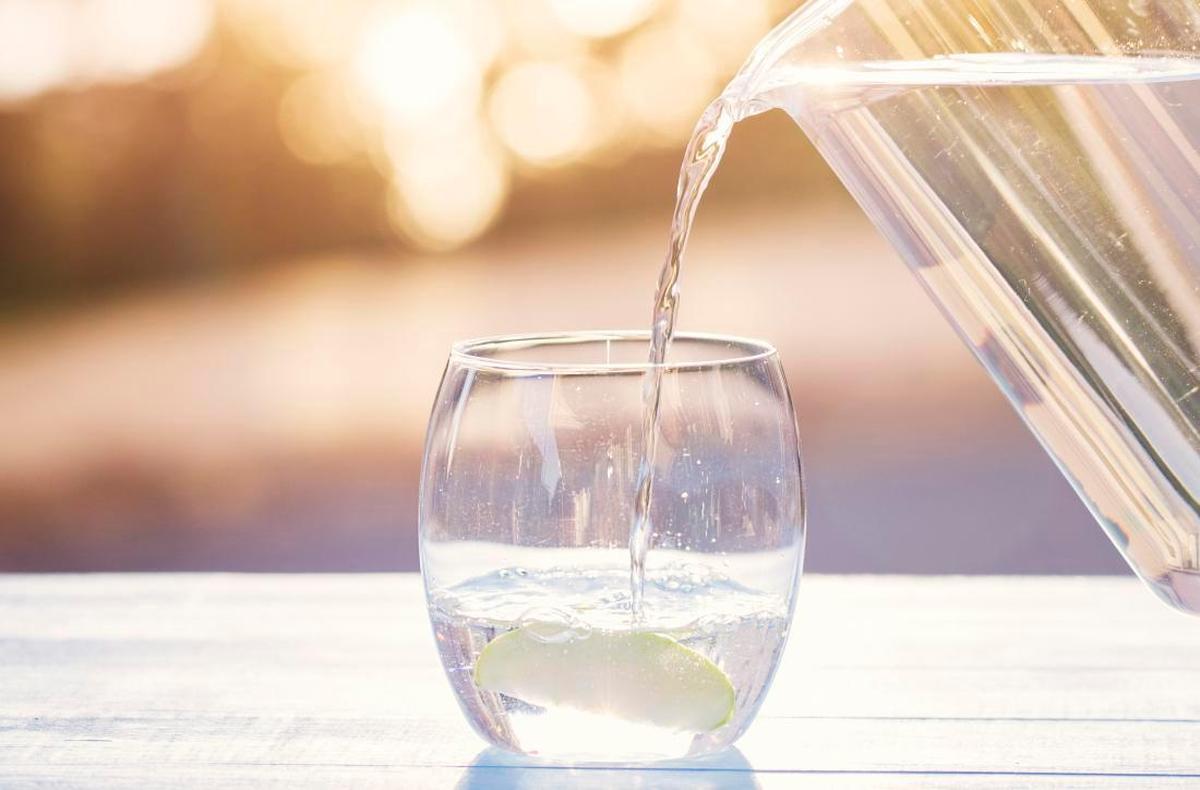 Un vaso de agua.