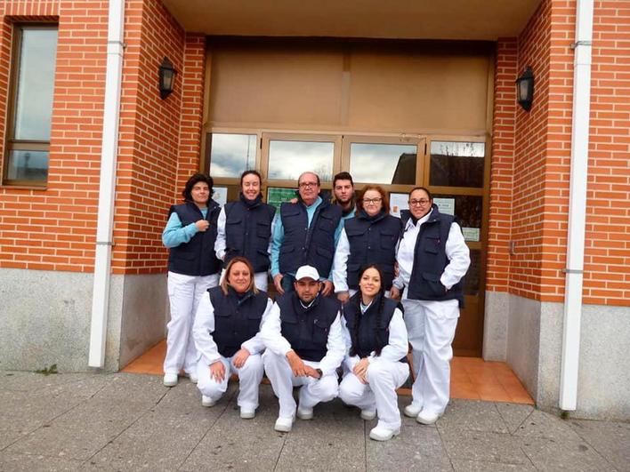 Los alumnos junto al monitor del programa.