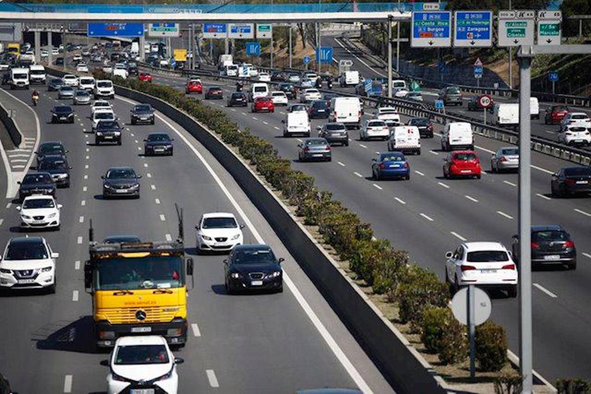 Las carreteras contienen más tráfico en los festivos. Ese es el motivo por el que ha vuelto la estada