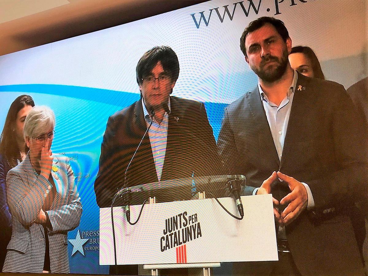 Carles Puigdemont junto a Clara Ponsatí y Toni Comín.