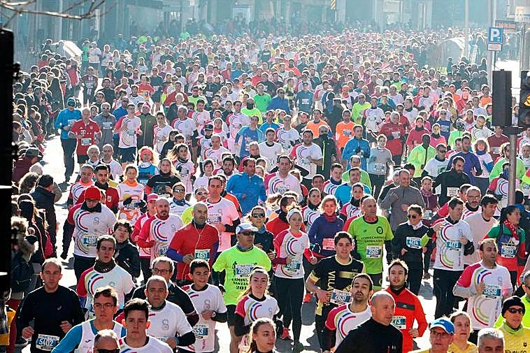 El paseo de Canalejas, repleto de corredores en la San Silvestre Salmantina.