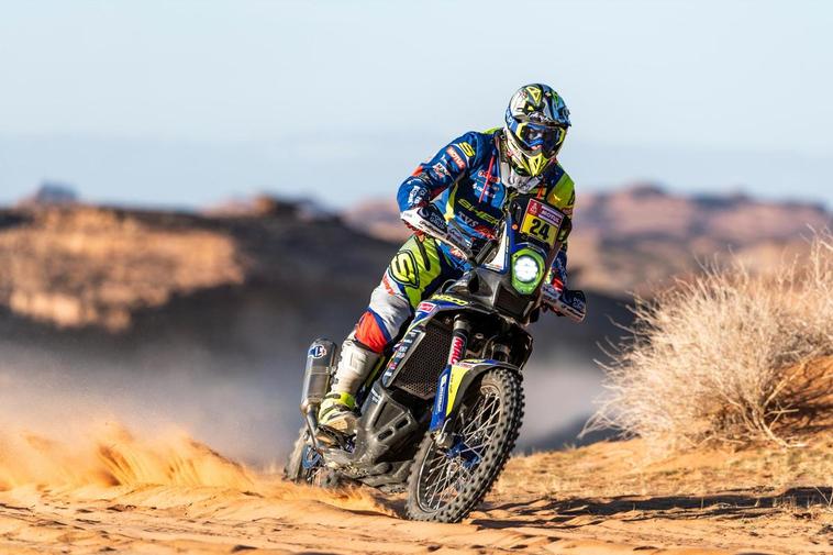 El piloto salmantino Lorenzo Santolino, durante la quinta etapa.