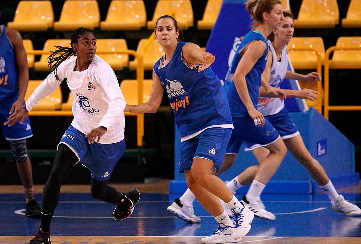 Un entrenamiento del Perfumerías Avenida.