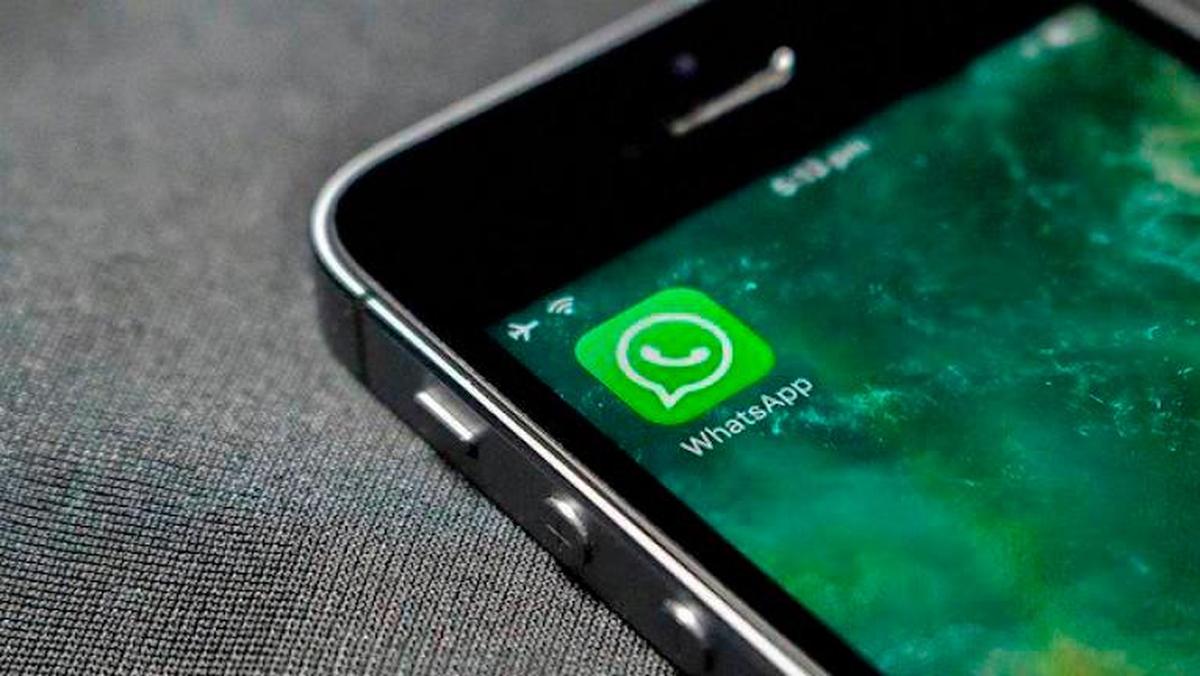 El servicio de mensajería instantánea WhatsApp.