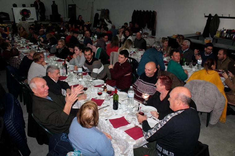 La comida de hermandad se celebró en la cooperativa.