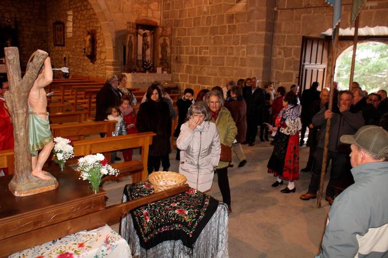 Los vecinos de El Tornadizo rinden homenaje a San Sebastián.