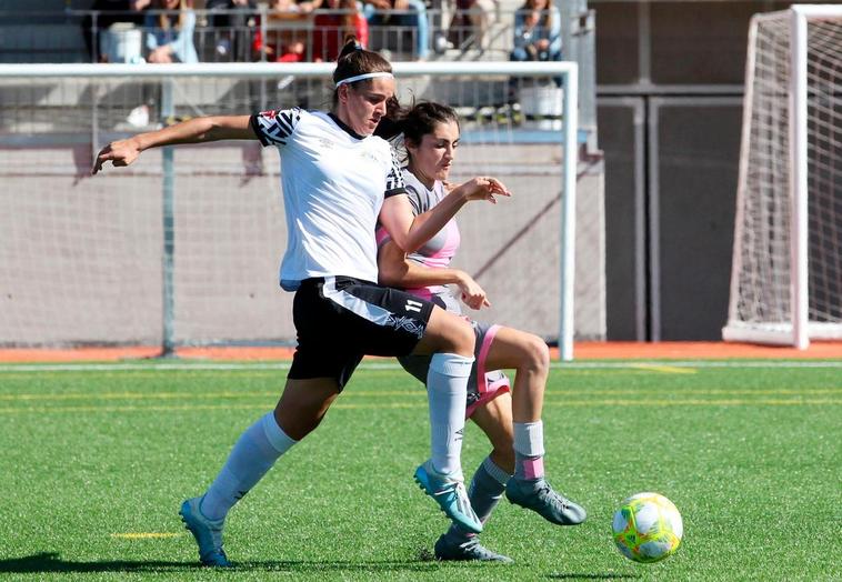 Carmen Álvarez durante un partido con el Salamanca UDS Femenino.