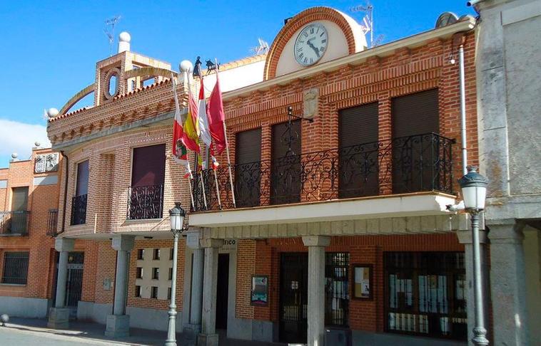 Casa consistorial de Macotera.