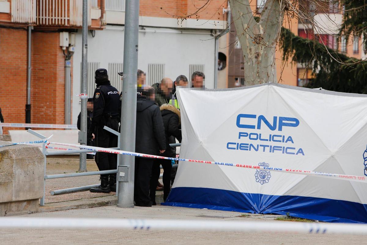 Carpa instalada por la Policía Nacional en el lugar de lo ocurrido.