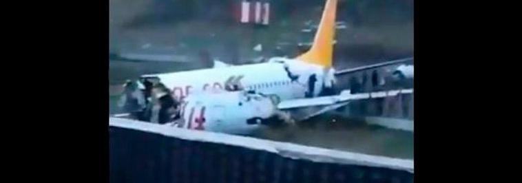 Un avión se parte en tres al aterrizar en el aeropuerto de Estambul