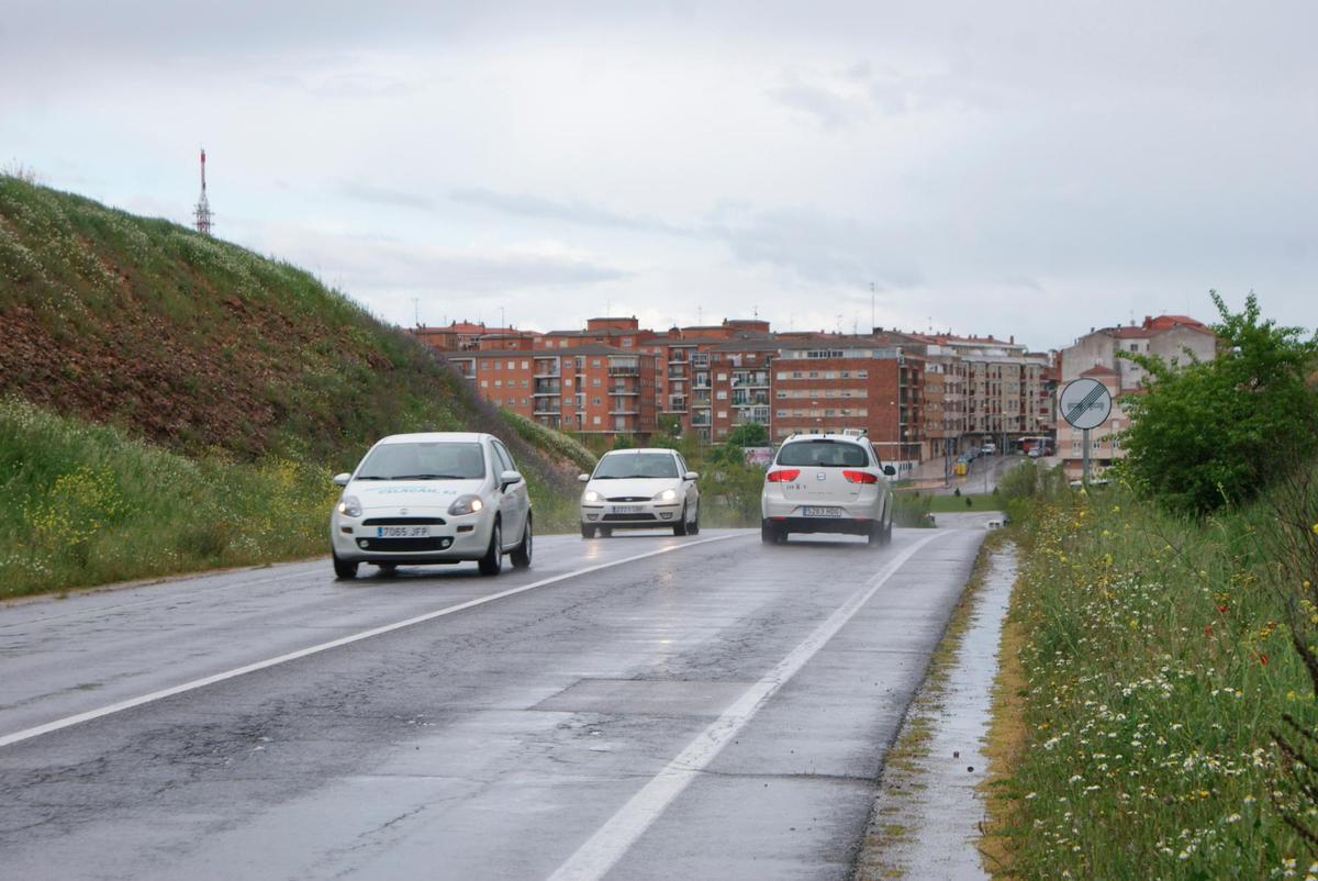 Carretera SA-300 entre Salamanca y Villamayor.