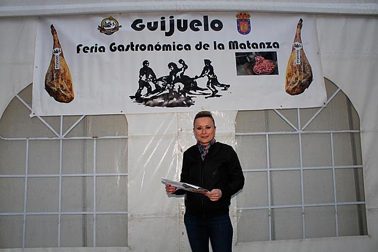 La concejala Sandra Méndez presentó la feria.