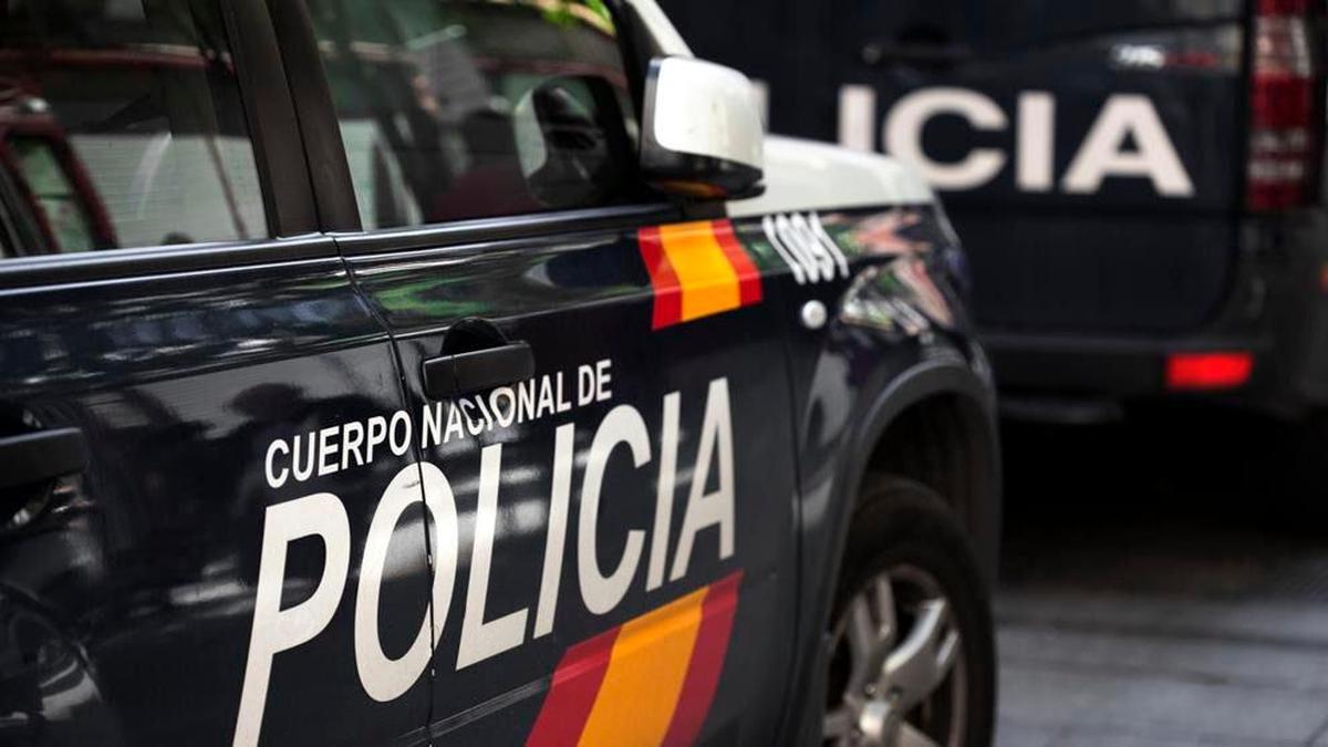 Detenido por circular sin carné, acelerar al ver a los policías y cambiarse de asiento con el copiloto en Santander