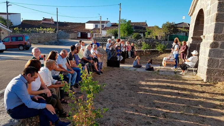 Valverde de Valdelacasa cuenta con muchos vecinos extranjeros atraídos por el trabajo que hay en la comarca.