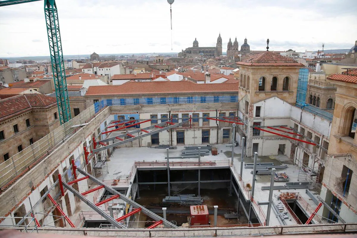 Aspecto que presenta ahora el interior del inmueble del futuro Centro Internacional del Español, prácticamente vacío.