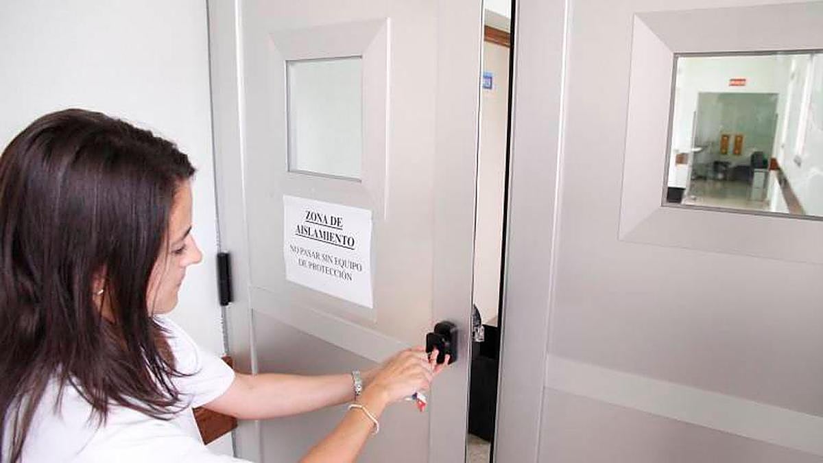 Zona de aislamiento -habilitada desde la crisis del ébola- en el Hospital de Los Montalvos.