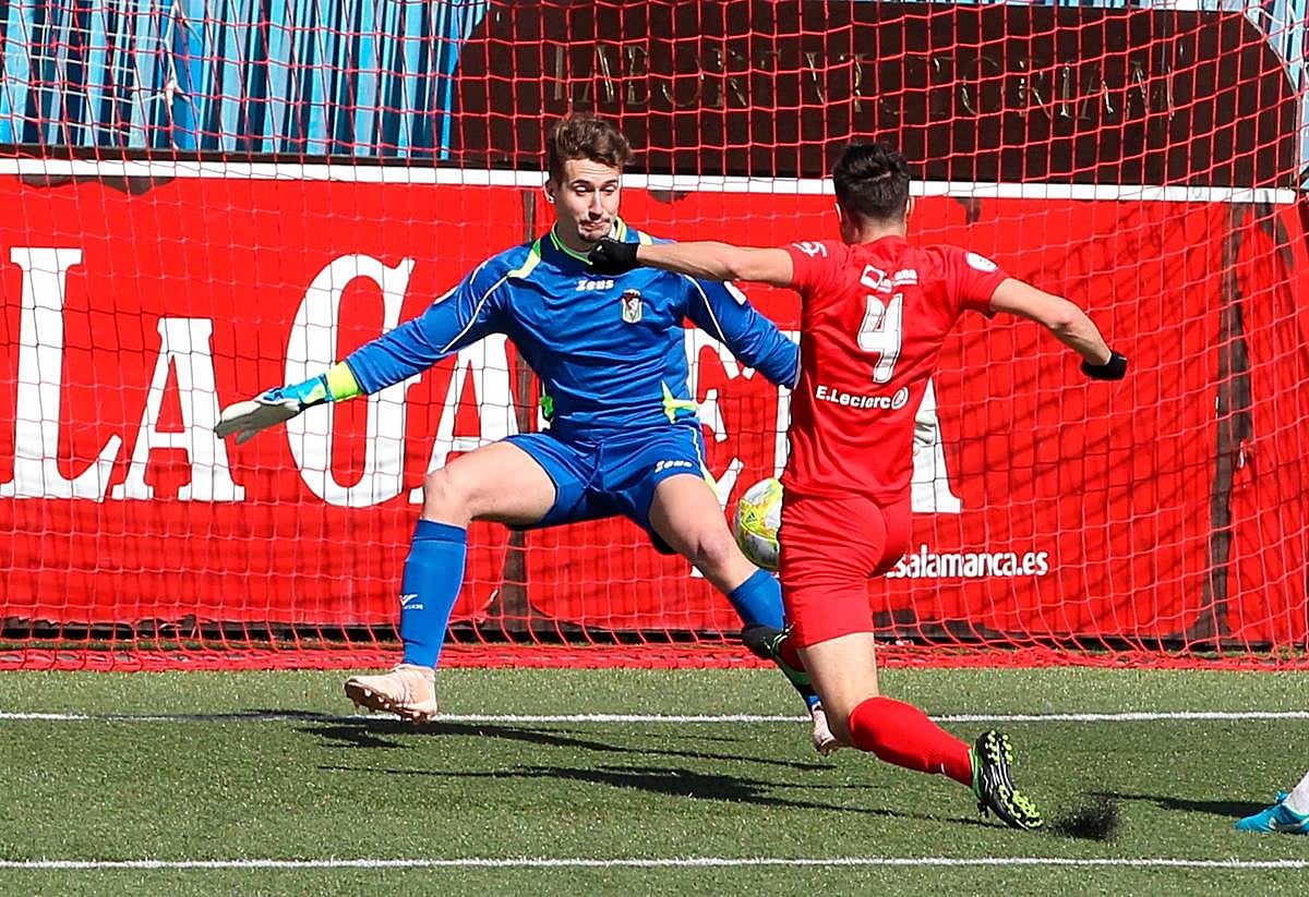 Morante remata a bocajarro para poner el segundo tanto local.