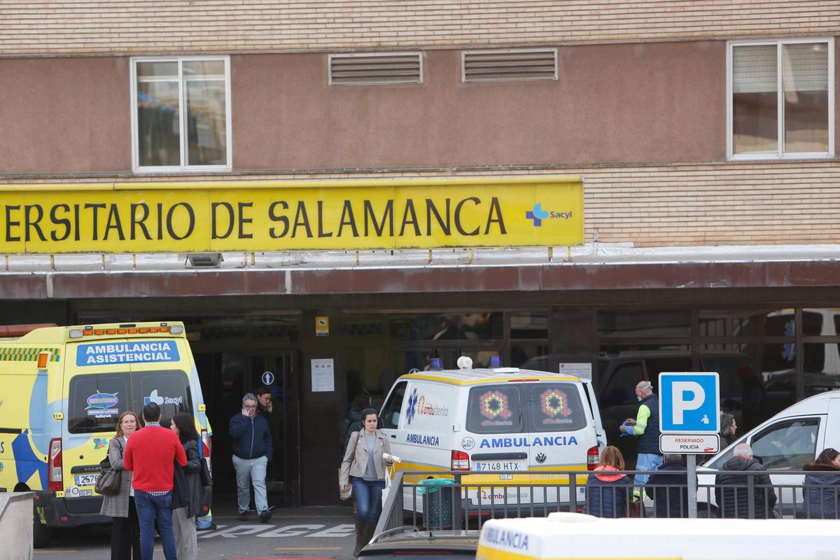 Entrada al Hospital Clínico de Salamanca.