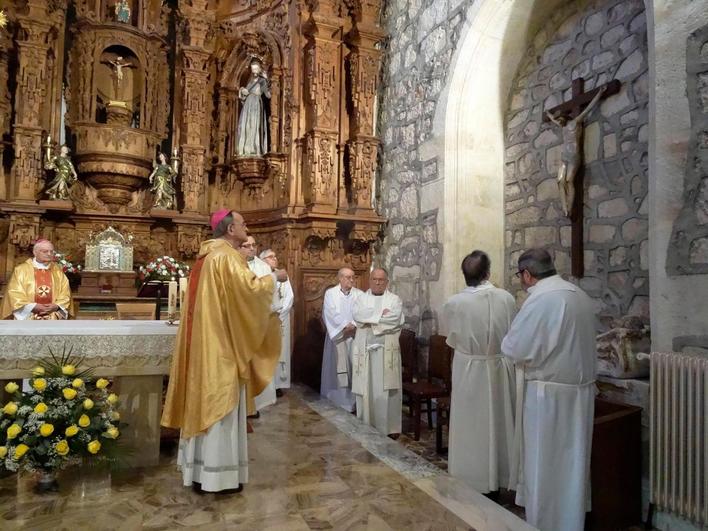 El obispo de Salamanca, durante una eucaristía.