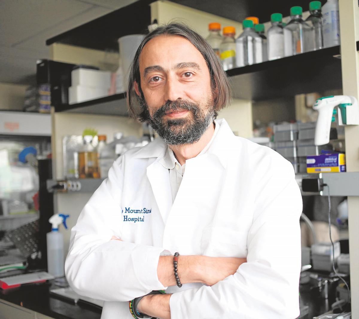 Adolfo García-Sastre, en el laboratorio del instituto de investigación de Nueva York.