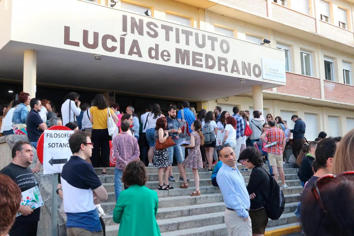 Opositores de profesor de Secundaria, durante las pruebas de 2018 en Salamanca.