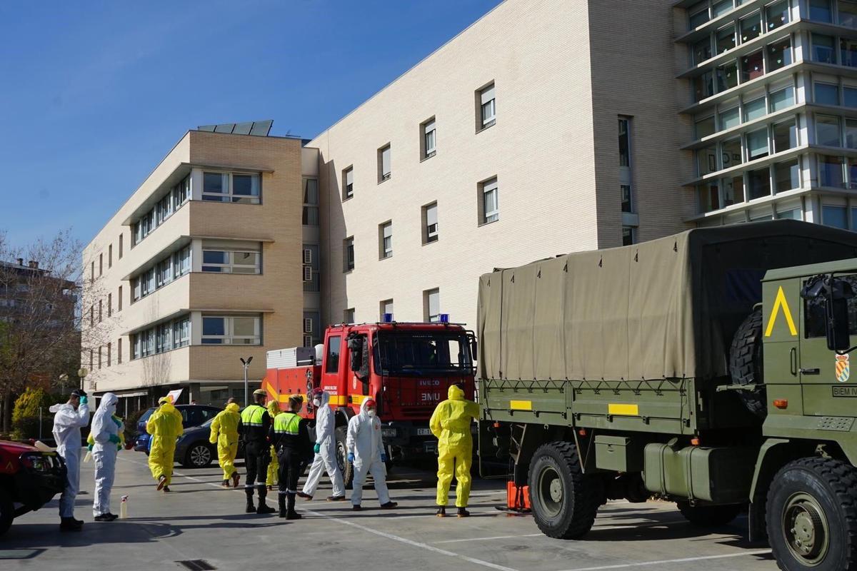 Labores de desinfección de la UME en una residencia de Barcelona.