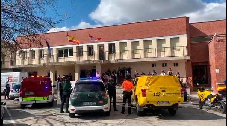 Fuerzas de seguridad y emergencia acudieron a homenajear a profesionales y usuarios de Proyecto Hombre.