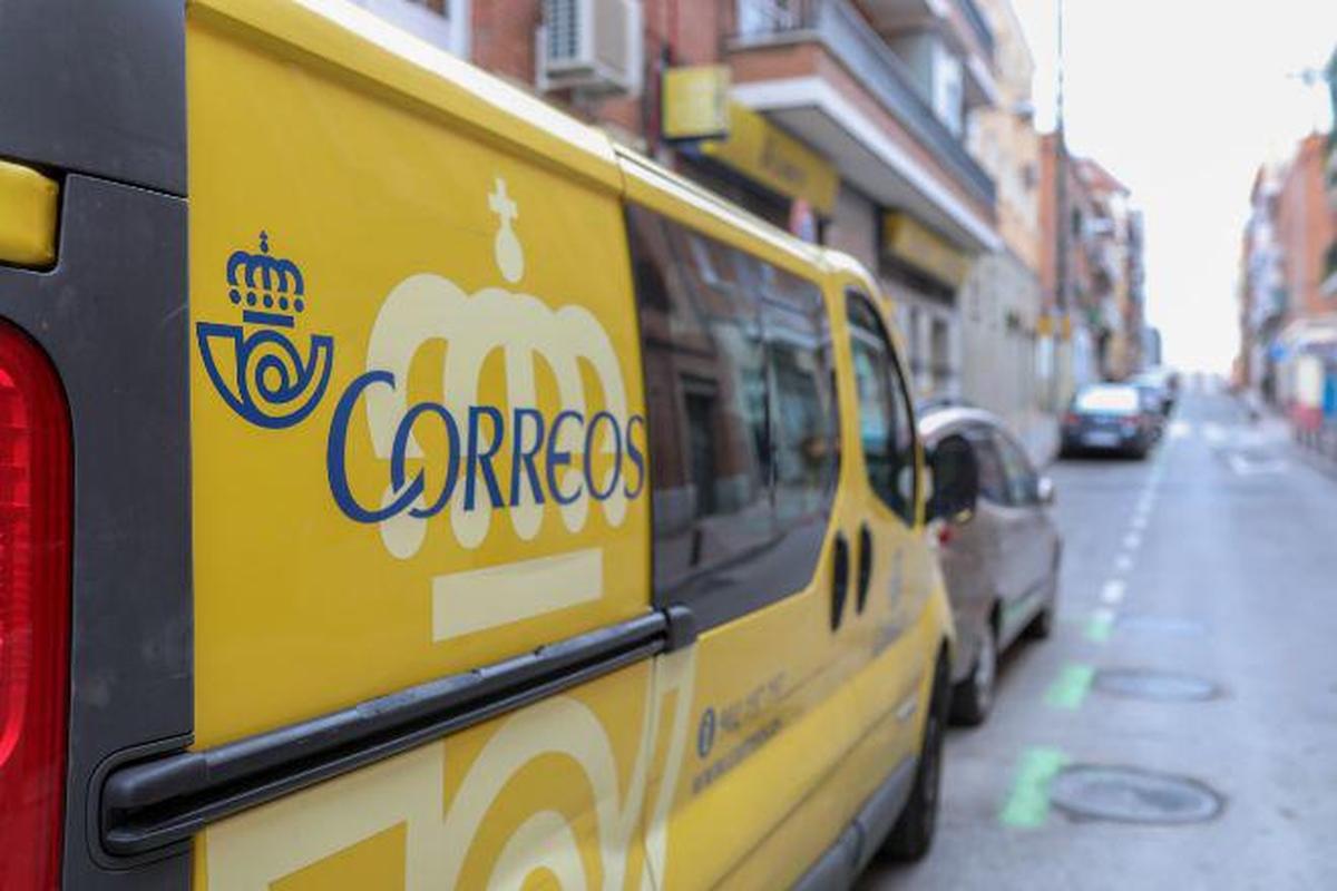 Furgón de reparto de Correos.