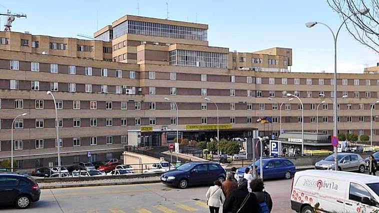 El Hospital sigue con su 'desescalada': vacía de COVID la primera planta y empieza a replegar UCIs
