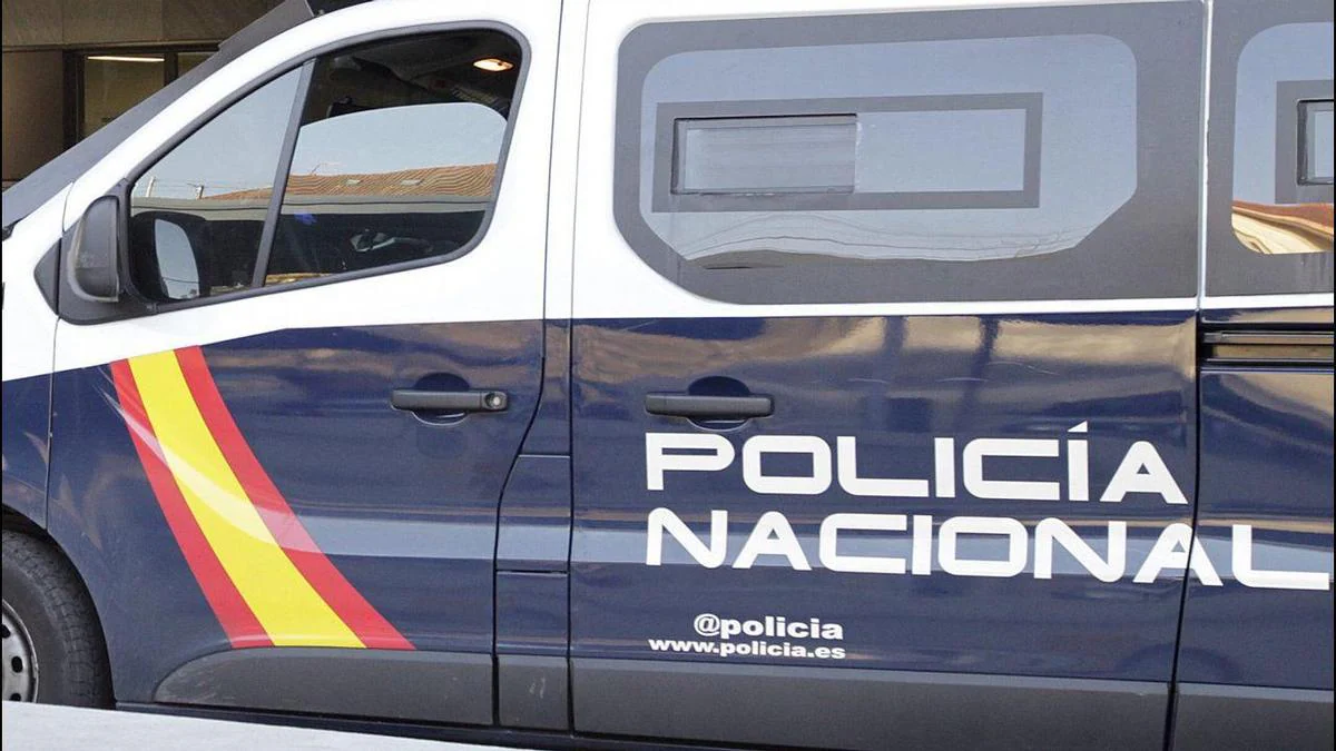 Furgón de la Policía Nacional.