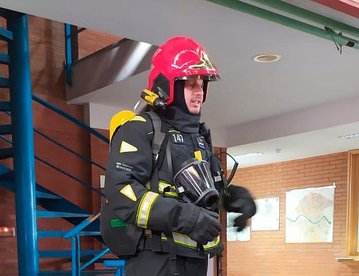 José Luis Carreras es bombero en el parque municipal