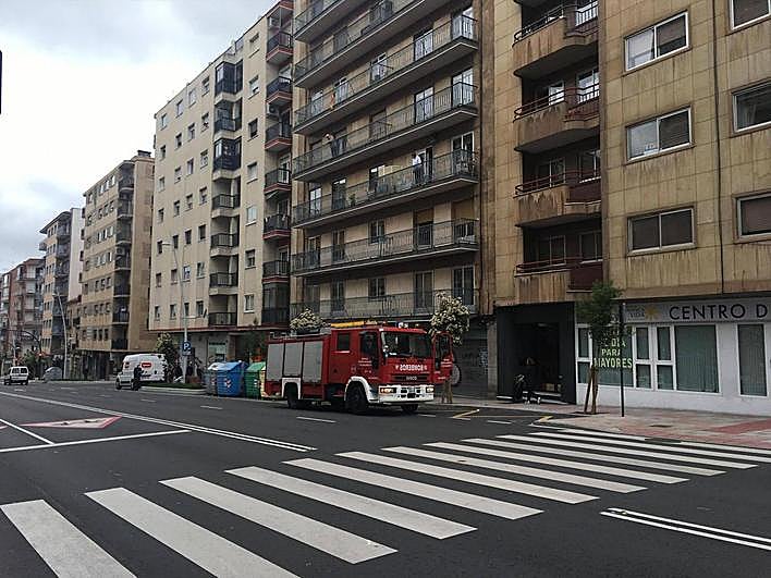 Un vertido tóxico en un contenedor de Canalejas obliga a los Bomberos a intervenir