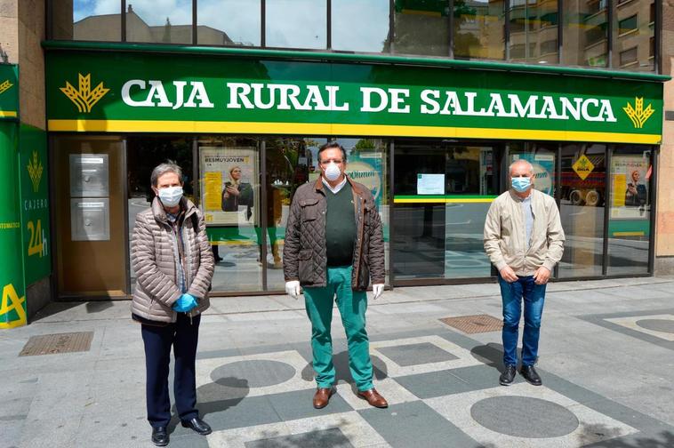 Caja Rural de Salamanca dona 15.000 € a Cáritas para ayudar a las familias necesitadas