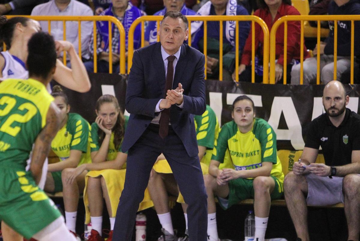 Roberto Íñiguez, en Würzburg como técnico del Sopron.