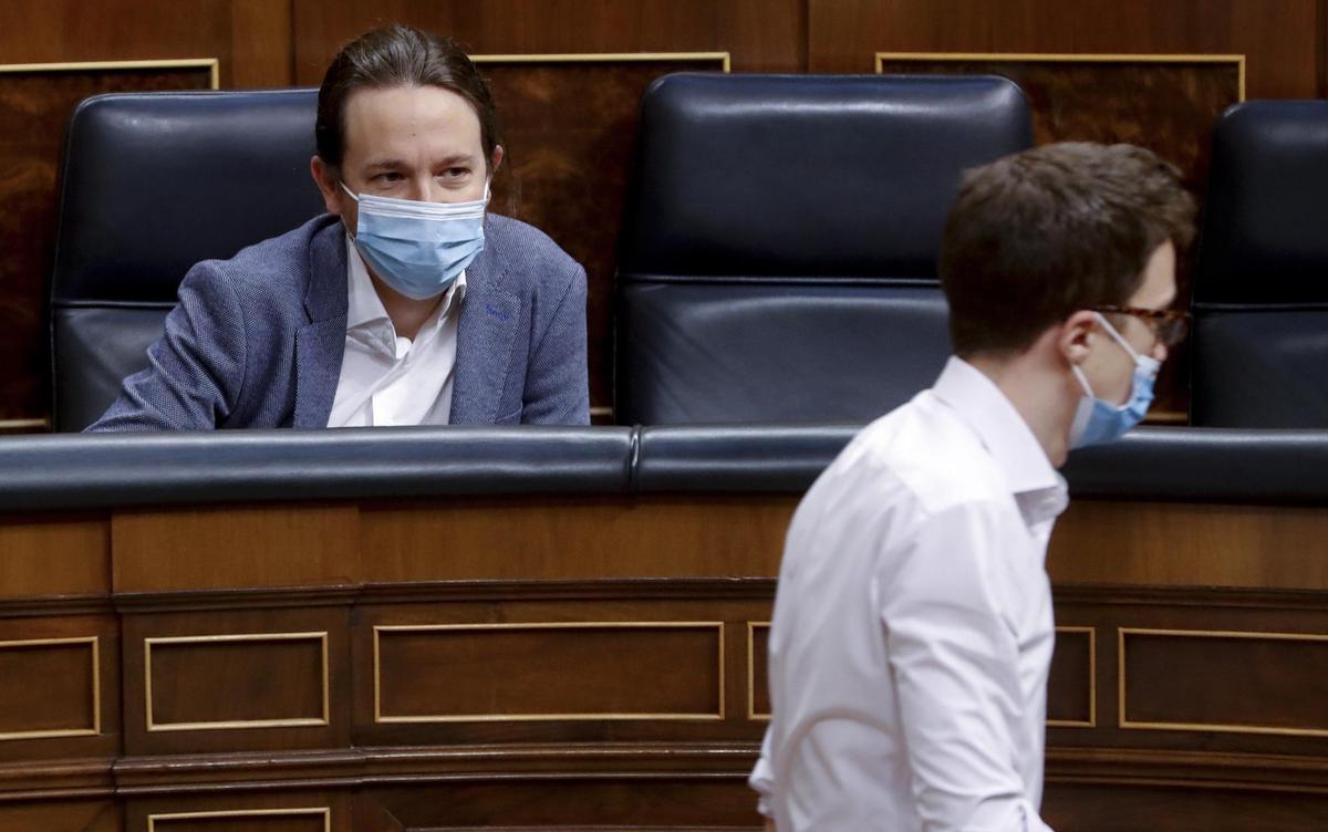 Errejón pasa por delante de Iglesias.