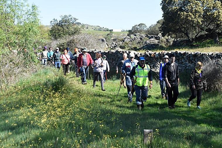 Un grupo de senderistas en una macha organizada en Hinojosa de Duero antes de la pandemia.