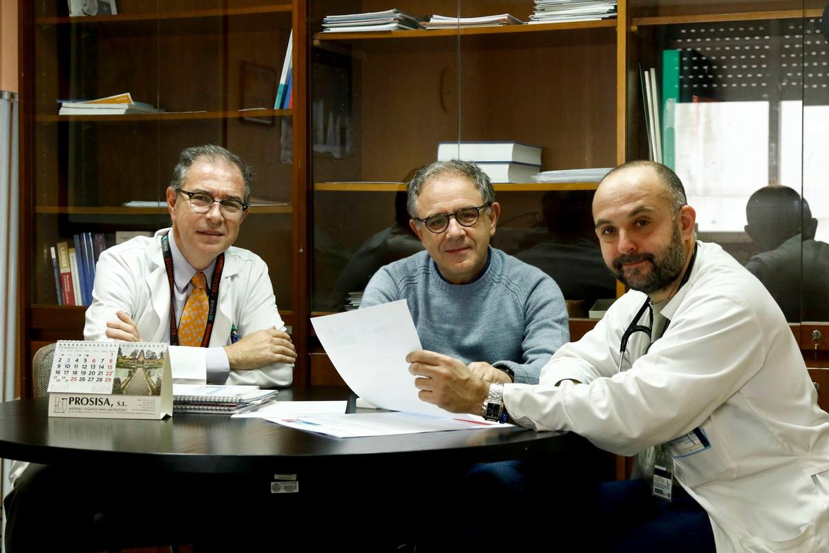 El experto en Microbiología del Hospital y de la Universidad de Salamanca, Juan Luis Muñoz Bellido.