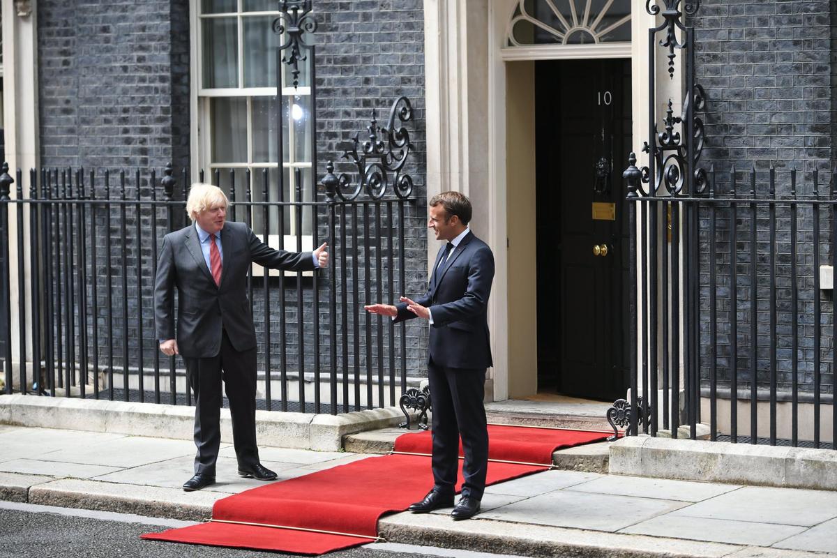 Emmanuel Macron en su visita a Boris Johnson, en Londres.