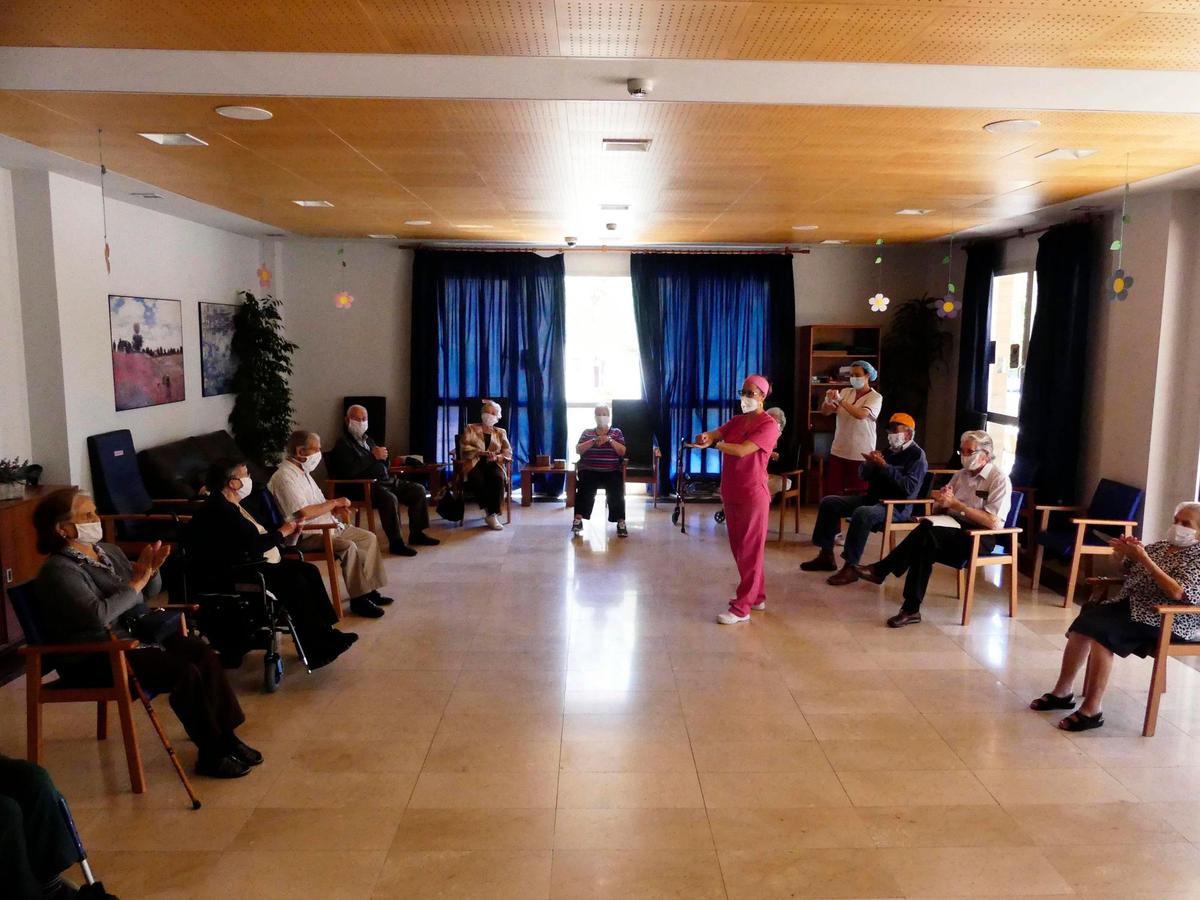 Actividades con las personas mayores en la residencia Fidalgo Morales.