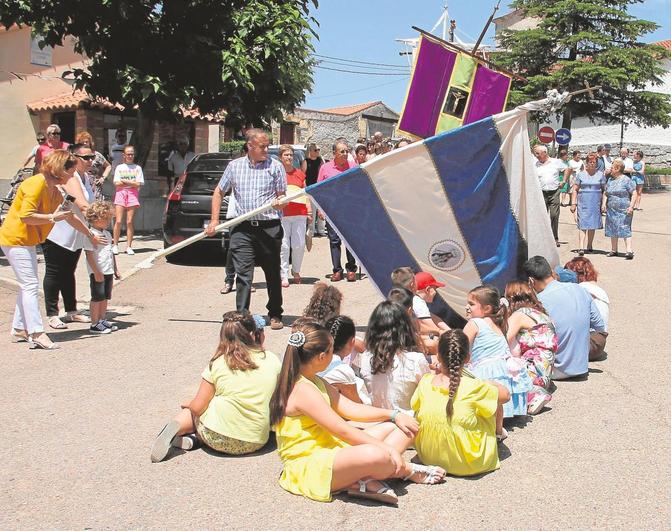 La tradición de los pendones en San Pedro del Valle tendrá que esperar