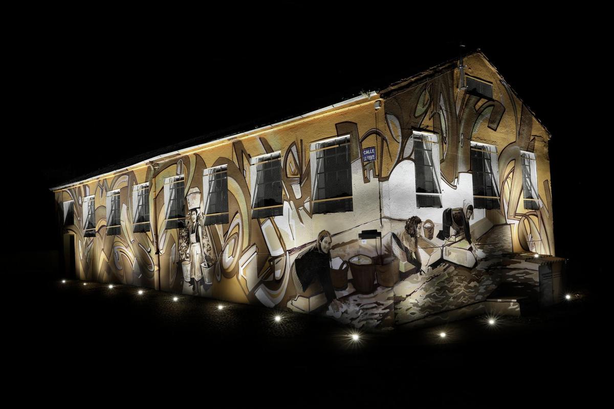 Iluminación nocturna del mural “Las Lavanderas” en Castellanos de Villiquiera.