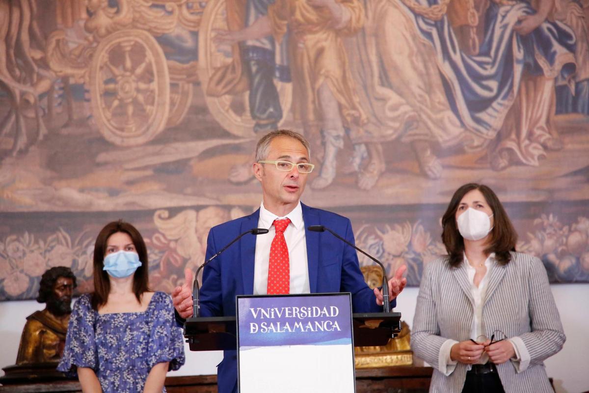 Ricardo Rivero, durante la rueda de prensa posterior al Consejo de Gobierno de la Universidad.