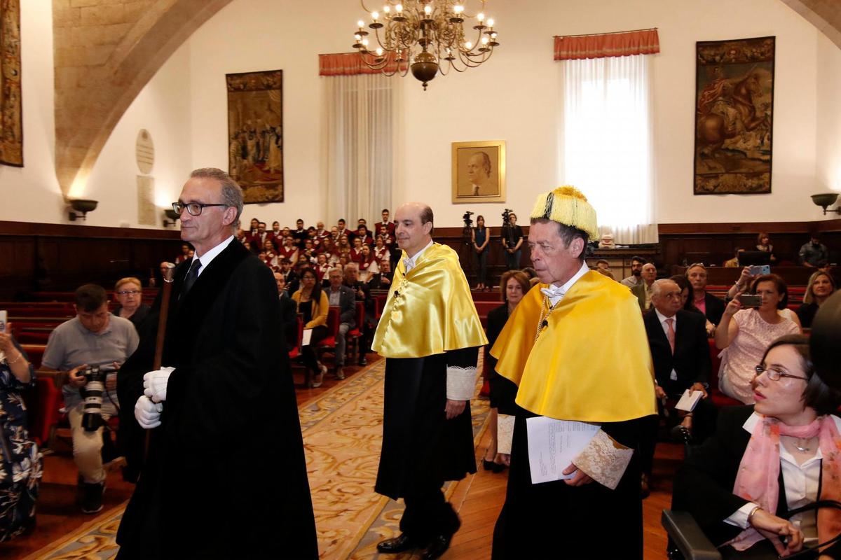 Ángel García Sánchez, durante la investidura como doctor honoris causa de Ricardo Romero en junio de 2019.