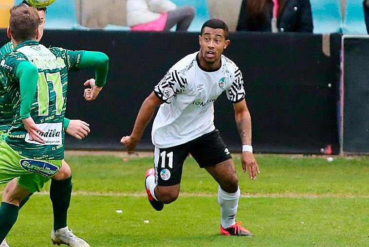 Owen Falconis, con la camiseta del Salamanca.