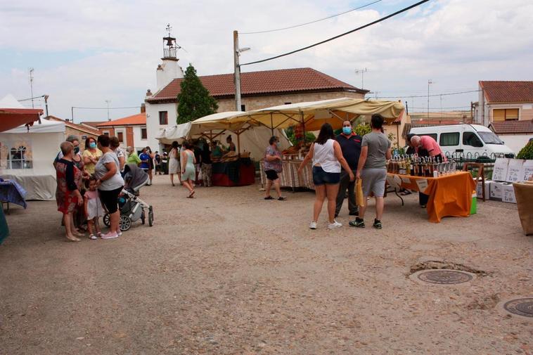 Las familias decidieron acudir a realizar sus compras dando buen ambiente a la jornada.